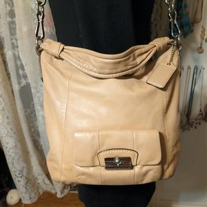 Vintage Coach Tan hobo shoulder handbag.